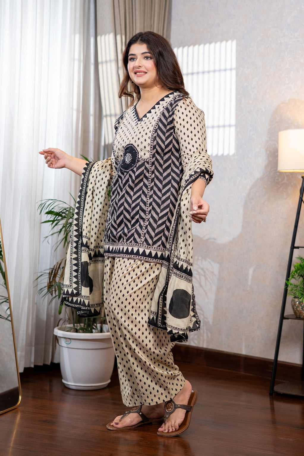 Black & Beige Zigzag Suit Set