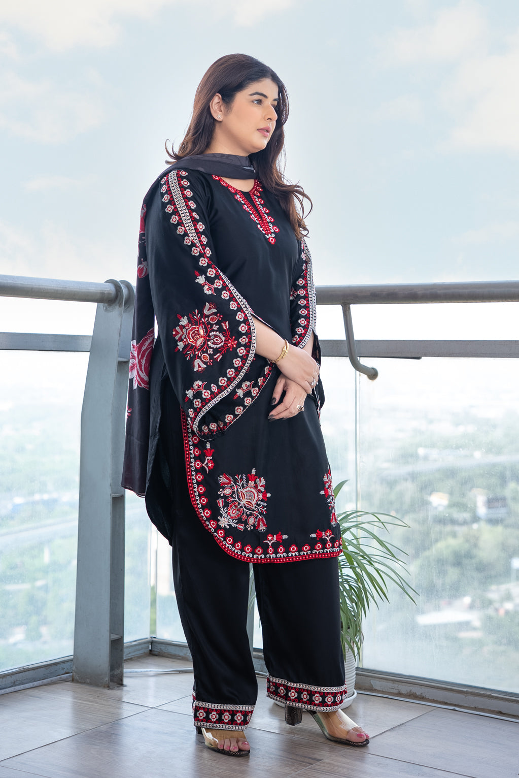 Black Red Bell-Sleeve Embroidered Suit Set