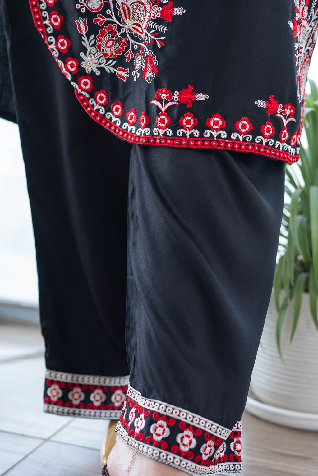 Black Red Bell-Sleeve Embroidered Suit Set