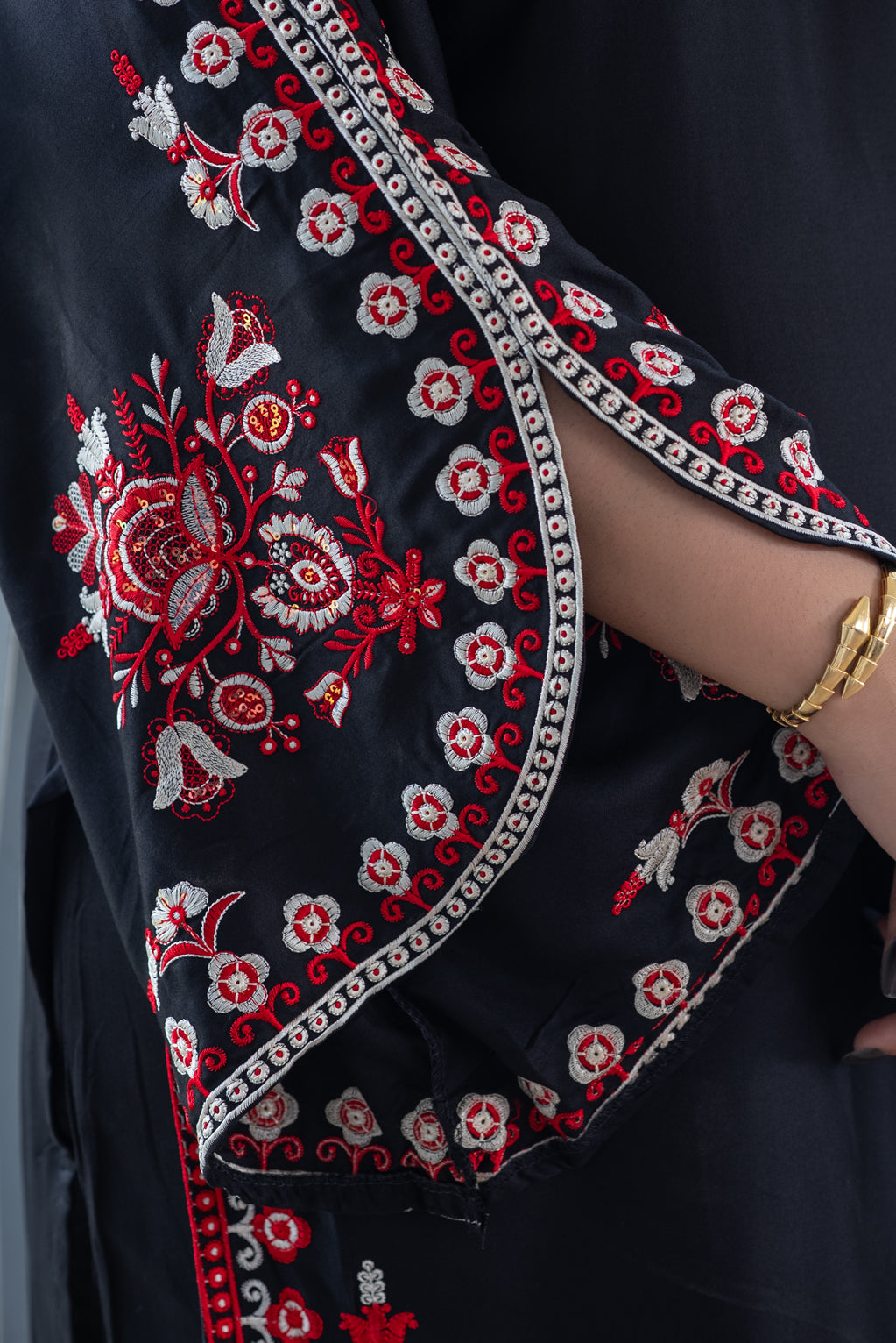 Black Red Bell-Sleeve Embroidered Suit Set